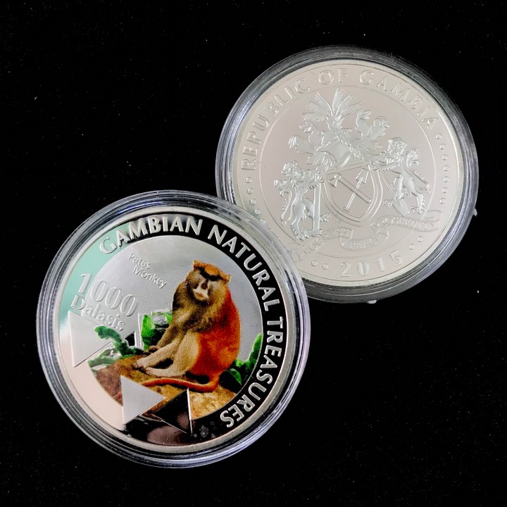 Xu hình con Khỉ Gambia 1000 Dalasis 2015 dùng trưng bày trong nhà, trên bàn sách, khảm thủ công mỹ nghệ, làm quà tặng độc lạ ý nghĩa, kích thước 4cm, màu bạc - TMT Collection - SP005213