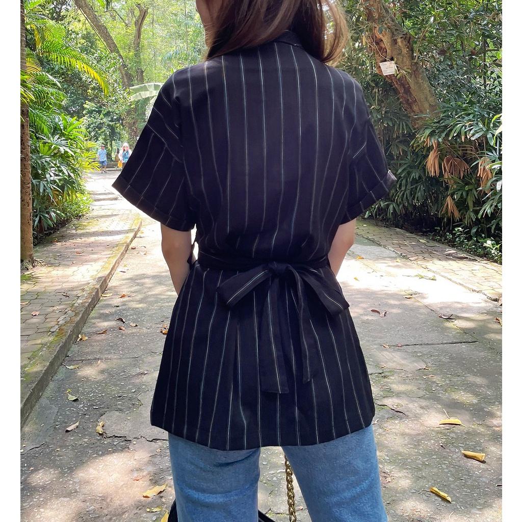 Áo Sơ Mi Kiểu Nữ, Ngắn Tay, Cách Điệu Cổ Áo Vest, Dây Buộc Eo, Màu Đen Sọc - Lovadova 21O11C001