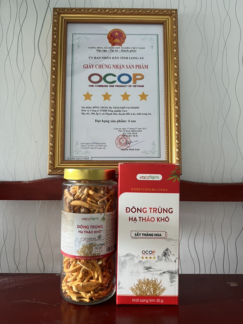 Đông trùng hạ thảo sấy thăng hoa thượng hạng hộp khối lượng 50g thủy tinh bảo vệ sức khỏe, mua 1 tặng hộp 10g, mua 2 tặng 1.