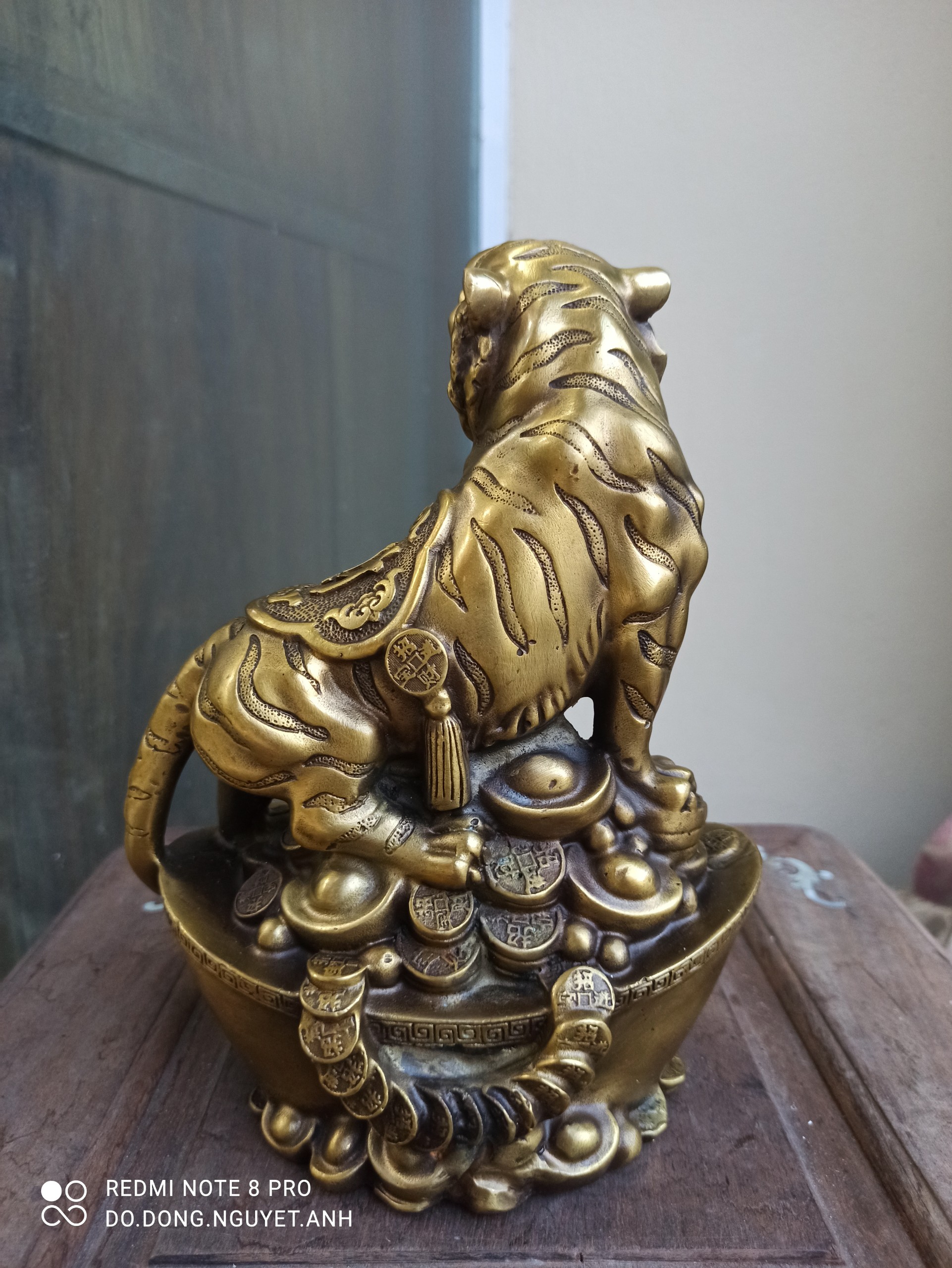 Tượng Hổ Đứng Bệ Vàng Bằng Đồng Bày Bàn Trang Trí, Tượng Hổ Bằng Đồng Trang Trí Phong Thuỷ-Đồ Đồng Nguyệt Ánh