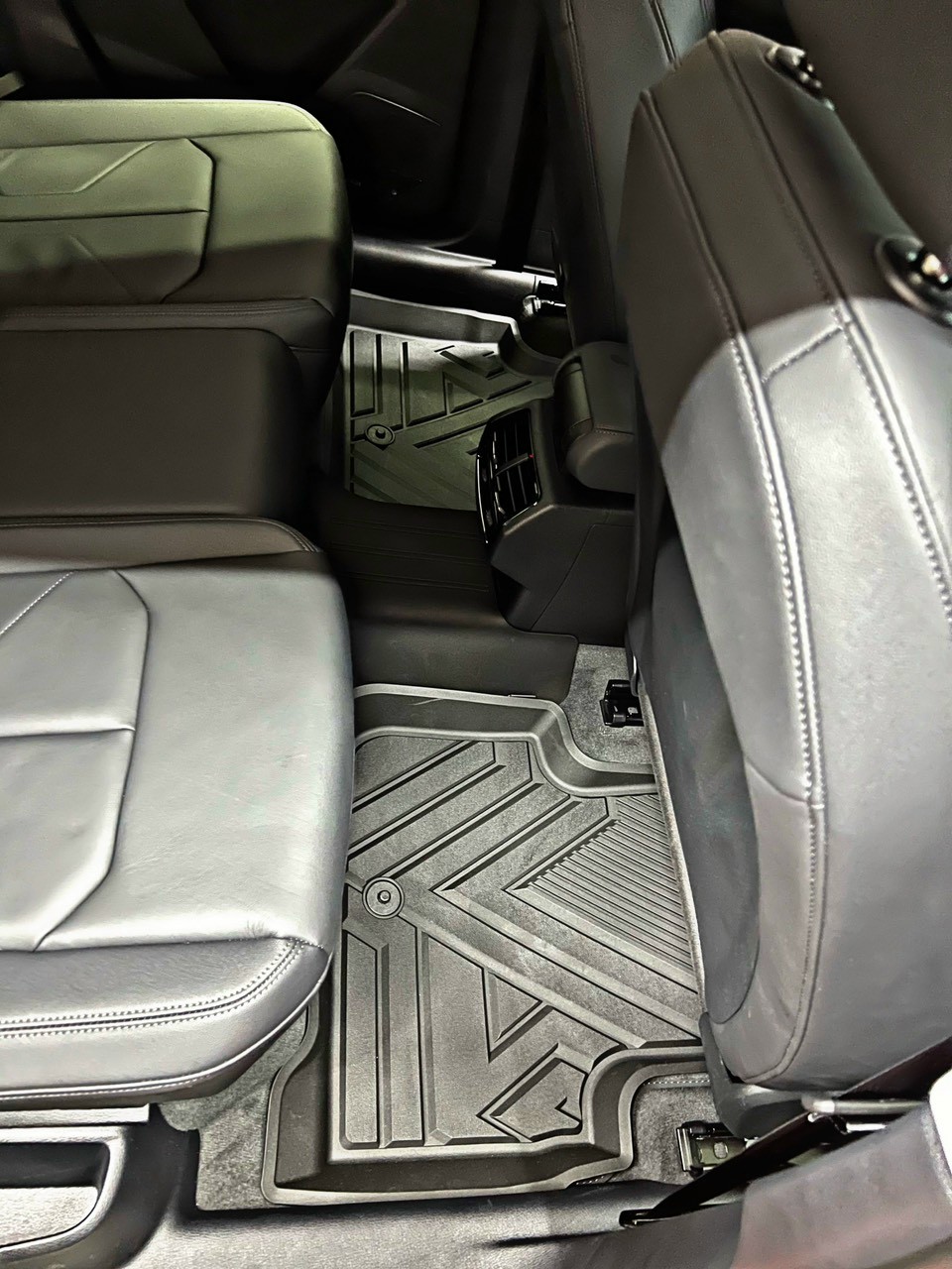 Thảm lót sàn xe ô tô Audi Q3 2011 - 2018 Nhãn hiệu Macsim 3W chất liệu nhựa TPE đúc khuôn cao cấp - màu đen