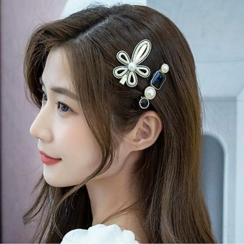 Kẹp tóc tiểu thư sang chảnh màu đen đính đá phối ngọc trai nhân tạo