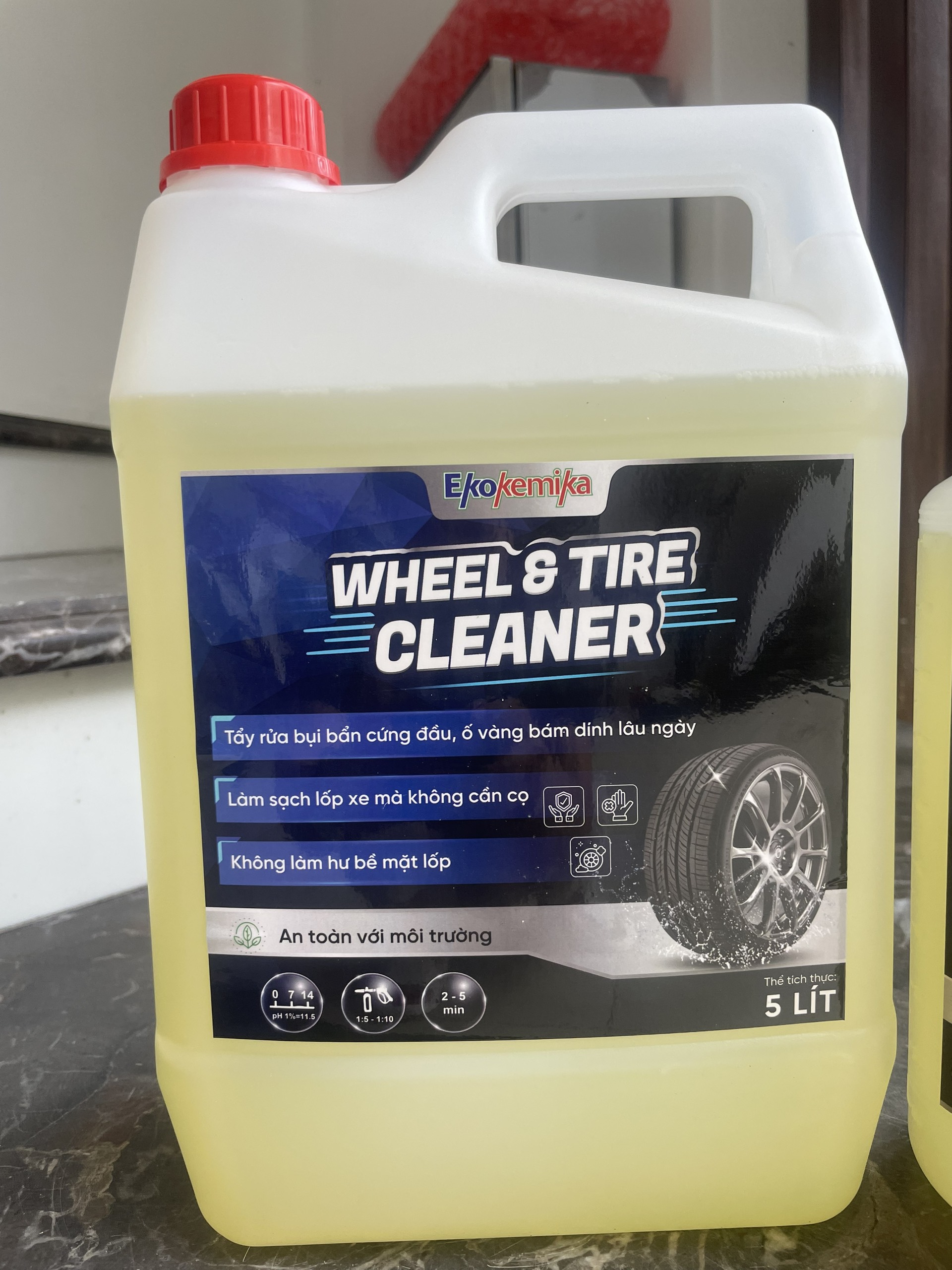 DUNG DỊCH TẨY LỐP XE EKOKEMIKA WHEEL&amp;TIRE CLEANER -5L