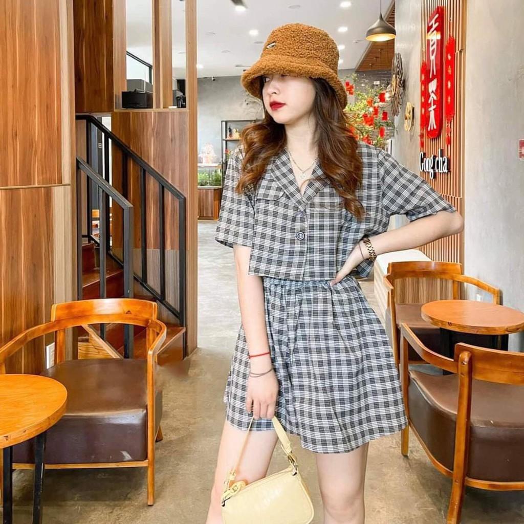 Set váy kẻ cổ vest