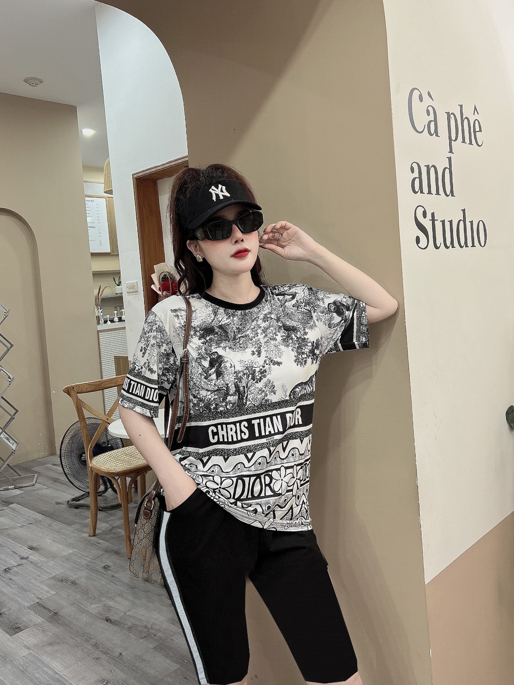 Đồ bộ thun đùi ngố họa tiết cây phối chữ cổ điển đen trắng