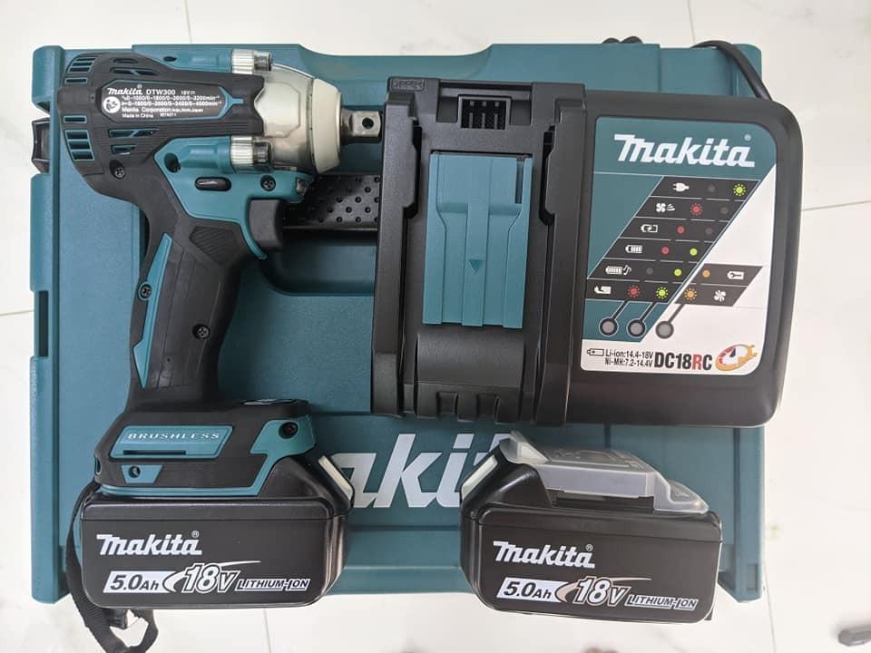MÁY VẶN BULONG DÙNG PIN 18V 330 NM MAKITA DTW300RTJ - HÀNG CHÍNH HÃNG