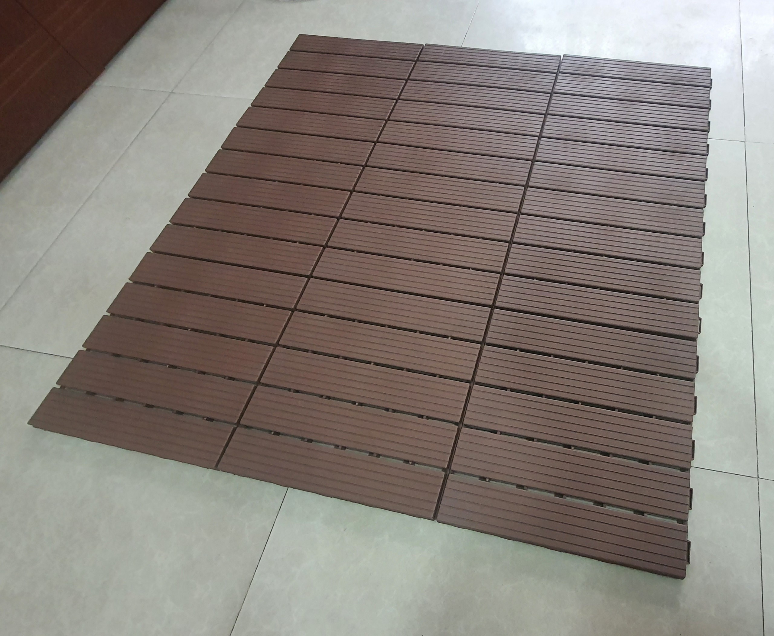 Vỉ Nhựa Lót Sàn 5 Nan Nâu Green Konoha 1M2