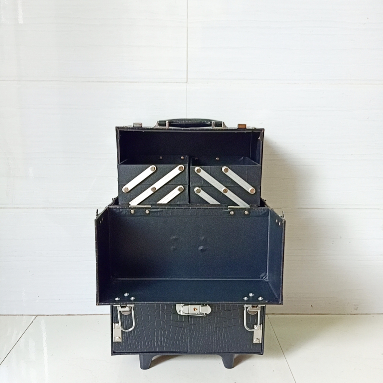 Hàng cao cấp loại 1 - Cốp vali kéo viền cạnh inox, nhiều ngăn đựng mỹ phẩm, dụng cụ phun xăm, nối mi, nail, máy hơ gel t