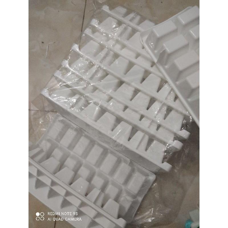 Khay đá 14 viên nhựa việt nhật