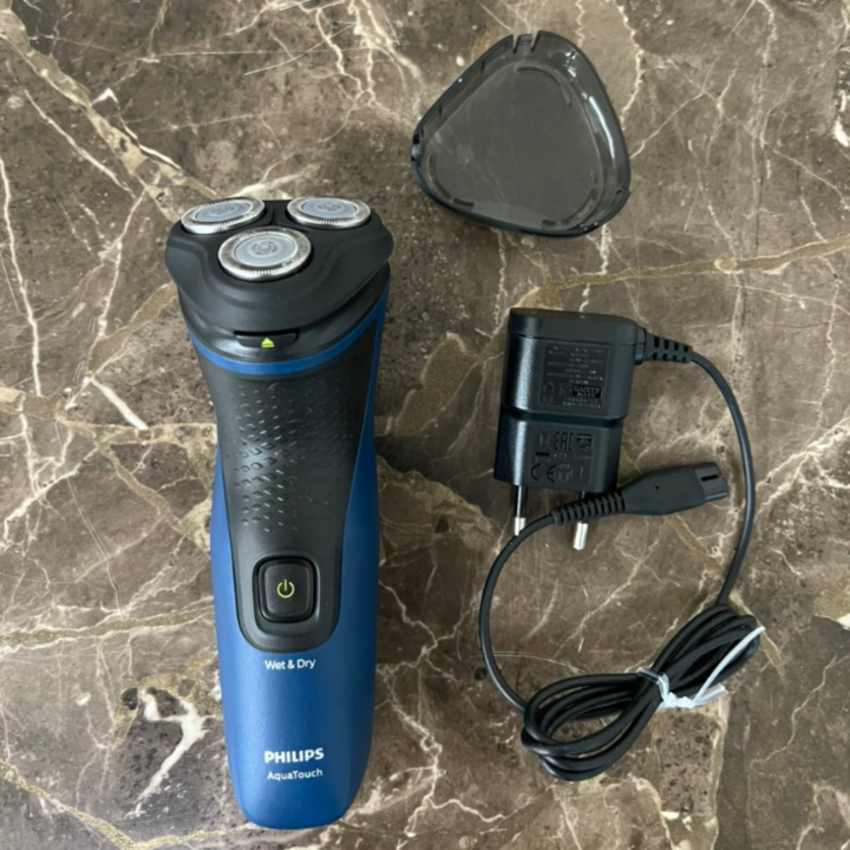 Máy cạo râu khô và ướt Philips AquaTouch S1121 Serial 1000 với lưỡi cạo ComfortCut tự mài - HÀNG NHẬP KHẨU