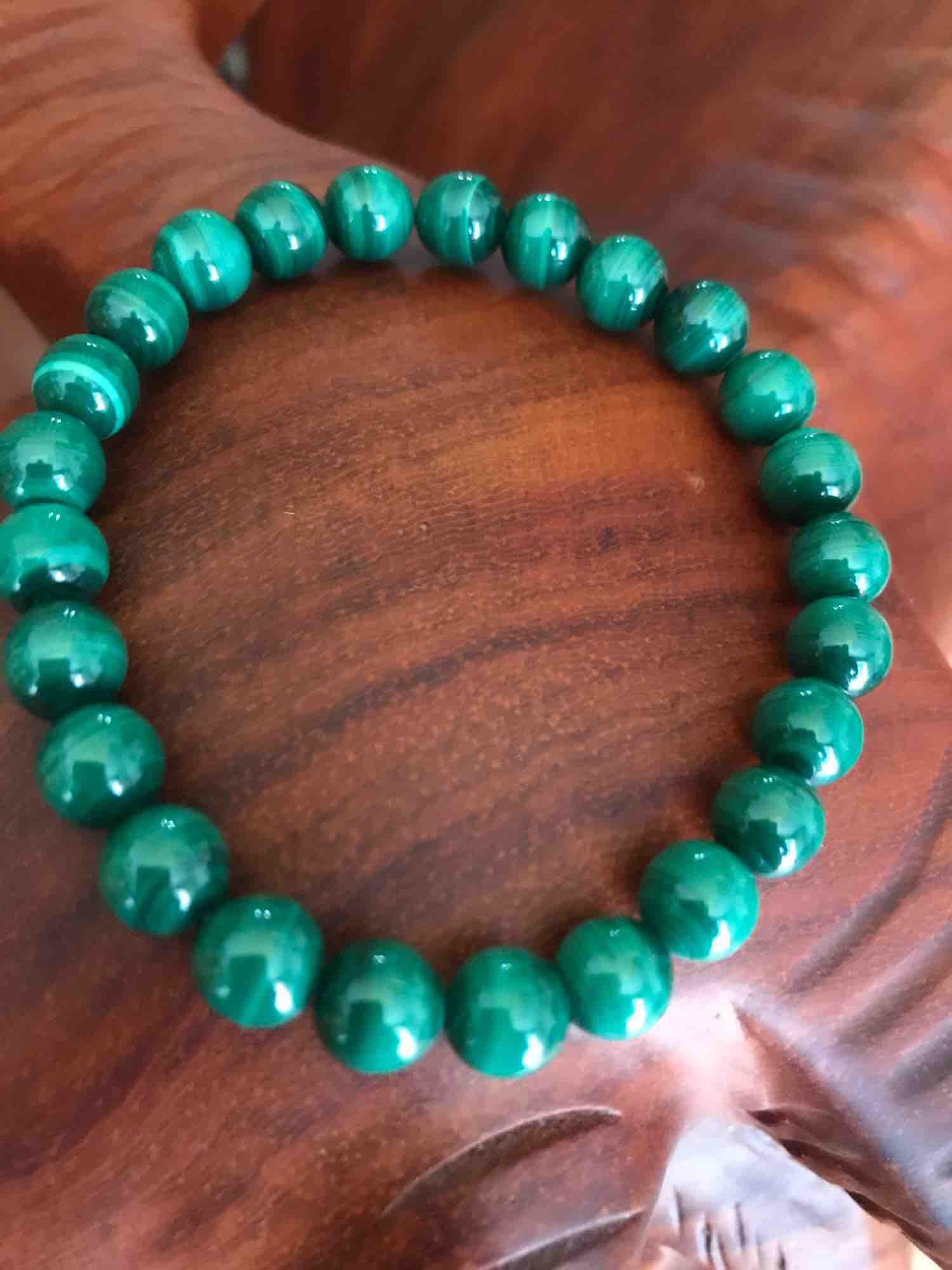 VÒNG TAY ĐÁ MALACHITE HAY CÒN GỌI LÀ ĐÁ LÔNG CÔNG MÀU XANH 7LY5 HỢP NỮ MẠNG MỘC HOẢ
