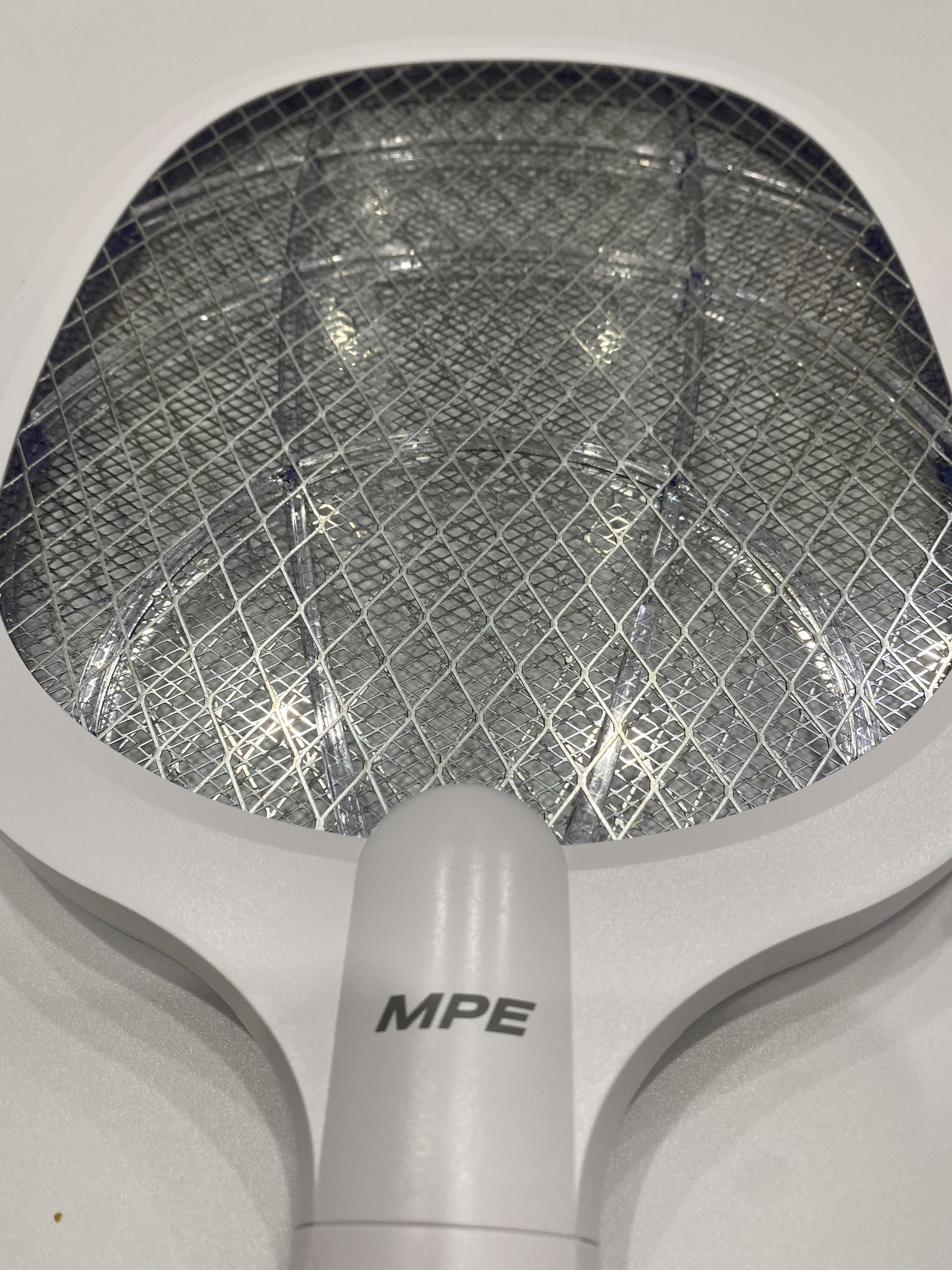 Vợt muỗi MPE VM1 thông minh 2 in 1 tích hợp chức năng tự động bắt muỗi, cổng sạc USB, có đèn led báo - Hàng chính hãng