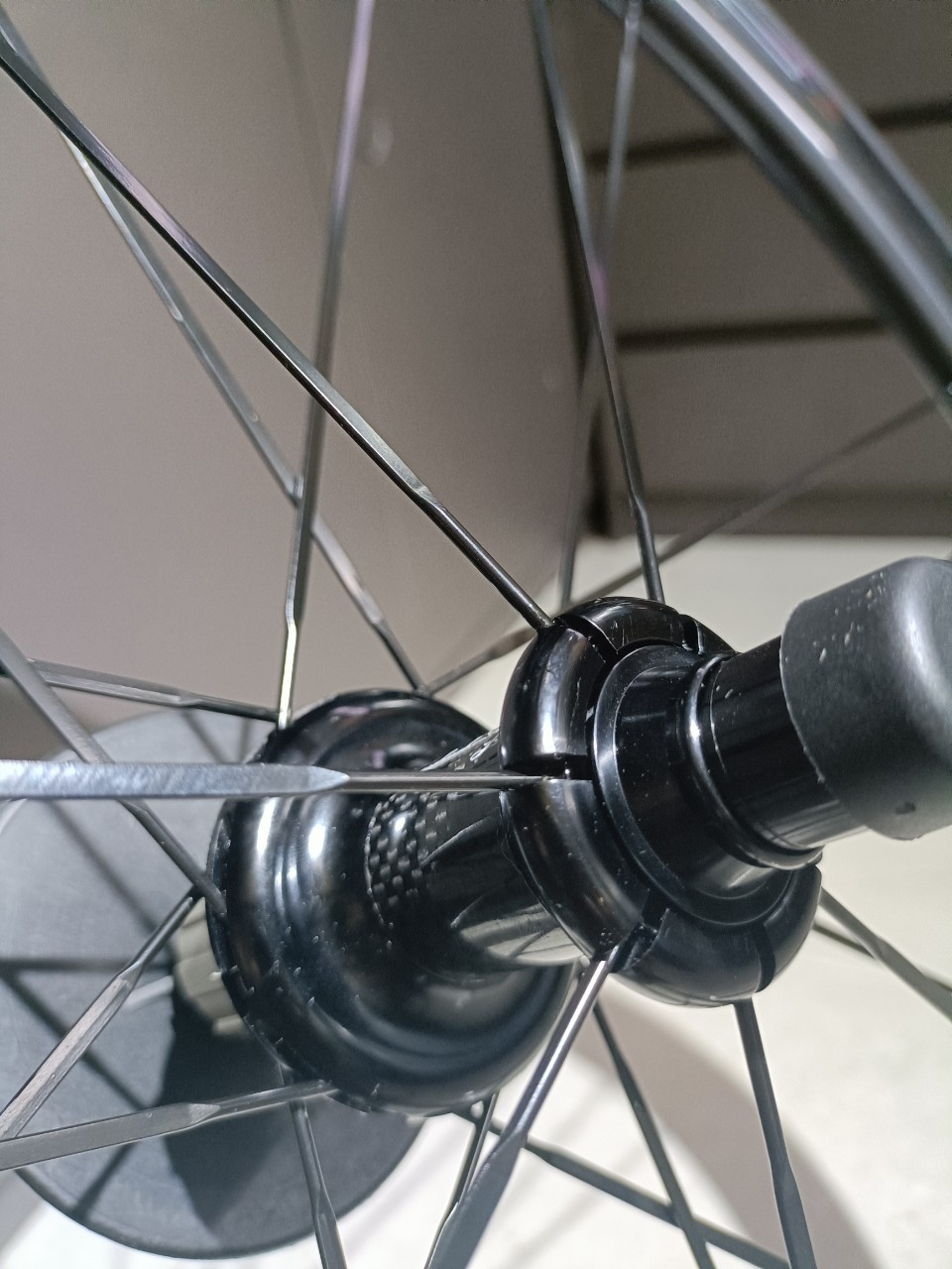 Bộ bánh carbon Campagnolo Bora Ultra WTO 50mm 11 speed đùm carbon Đen Trắng