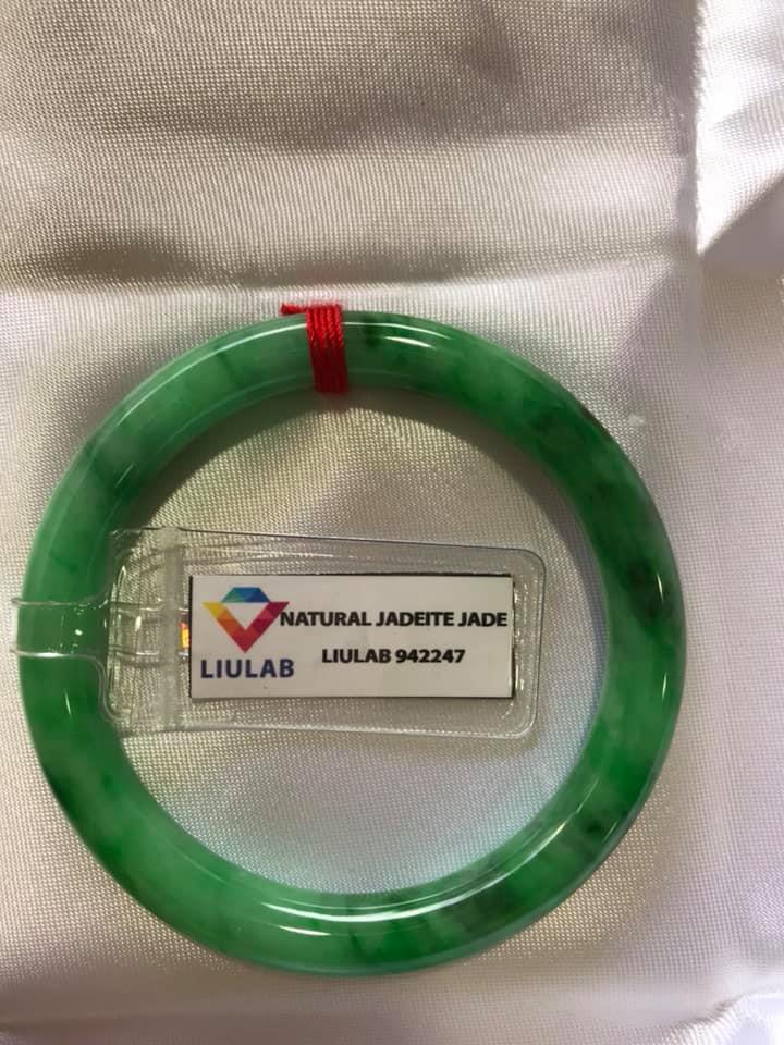 VÒNG ĐÁ CẨM THẠCH TỰ NHIÊN LÝ SỊN A SAO VIP 48MM x DẦY 7,2MM  VÒNG KÈM GIẤY KIỂM ĐỊNH LIULAB No 942247  MÀU XANH LÝ SỊN BÓNG ĐẸP NỮ 40KG-49KG ĐEO Ạ