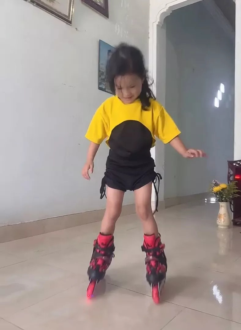 [Tặng Bảo Vệ Hoặc Túi] Giày Patin Trẻ Em Cougar 835LSG, Bánh Đầu Có Đèn Phát Sáng, Có Nút Chỉnh Size