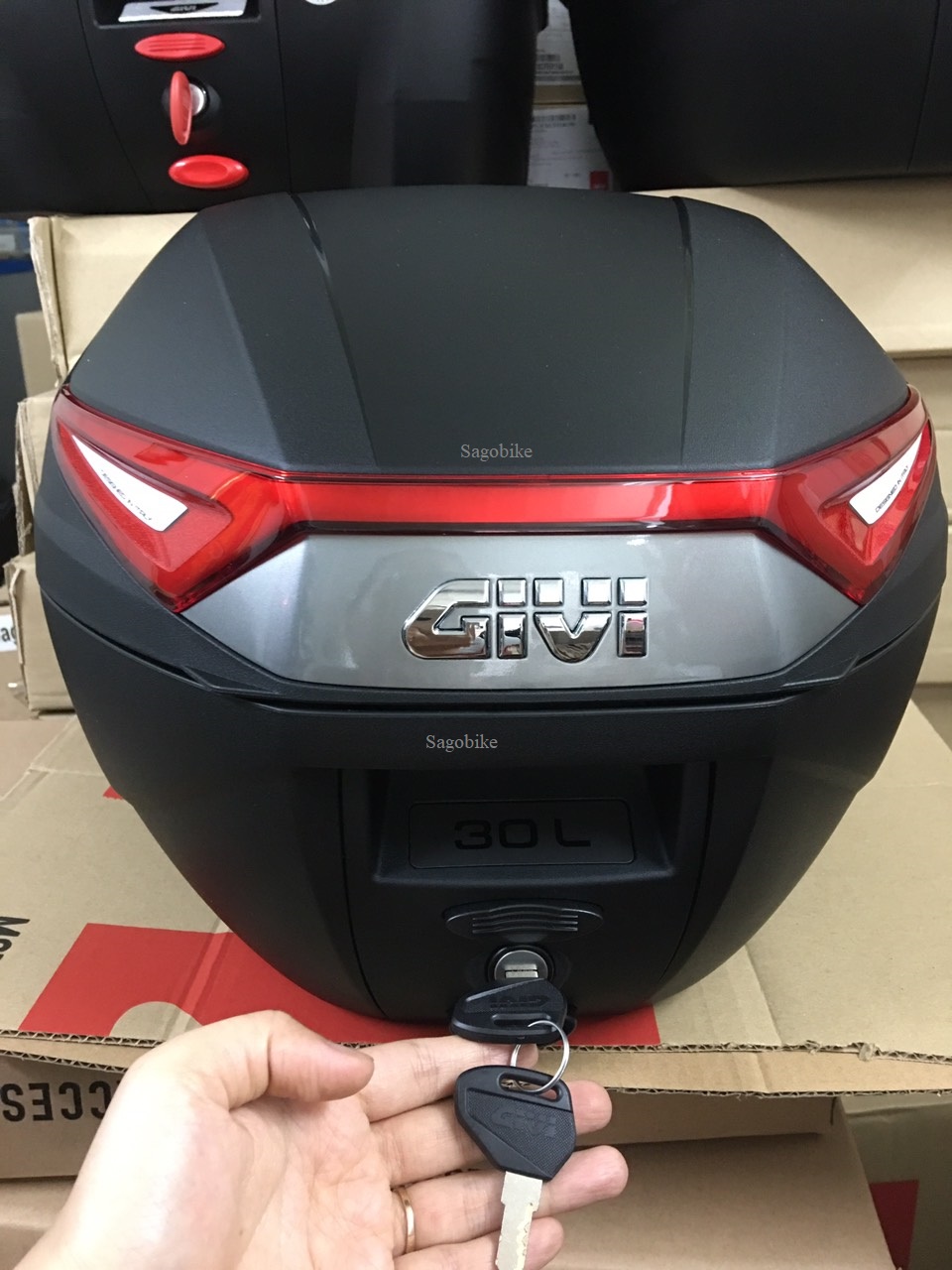 Thùng Givi C30N, kèm đế, ốc gắn, thùng gắn sau xe máy 30 lit