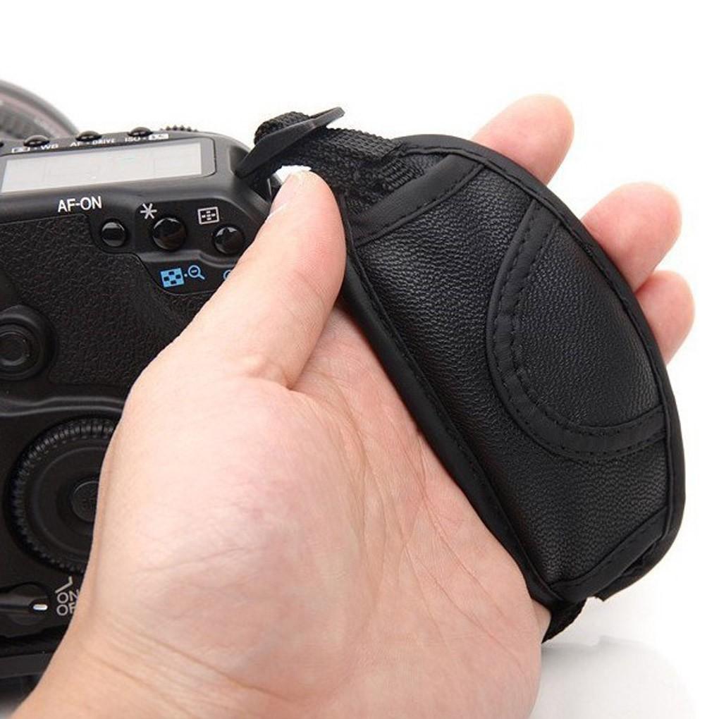 dây da đeo tay giữ máy ảnh DSLR Nikon Canon (đen)