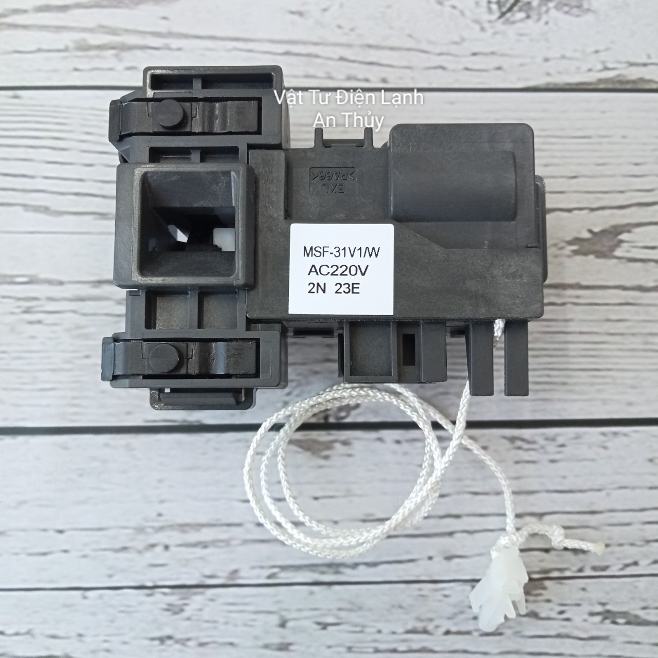 Công Tắc Khóa Cửa Máy Giặt Panasonic Đen 220V-02E