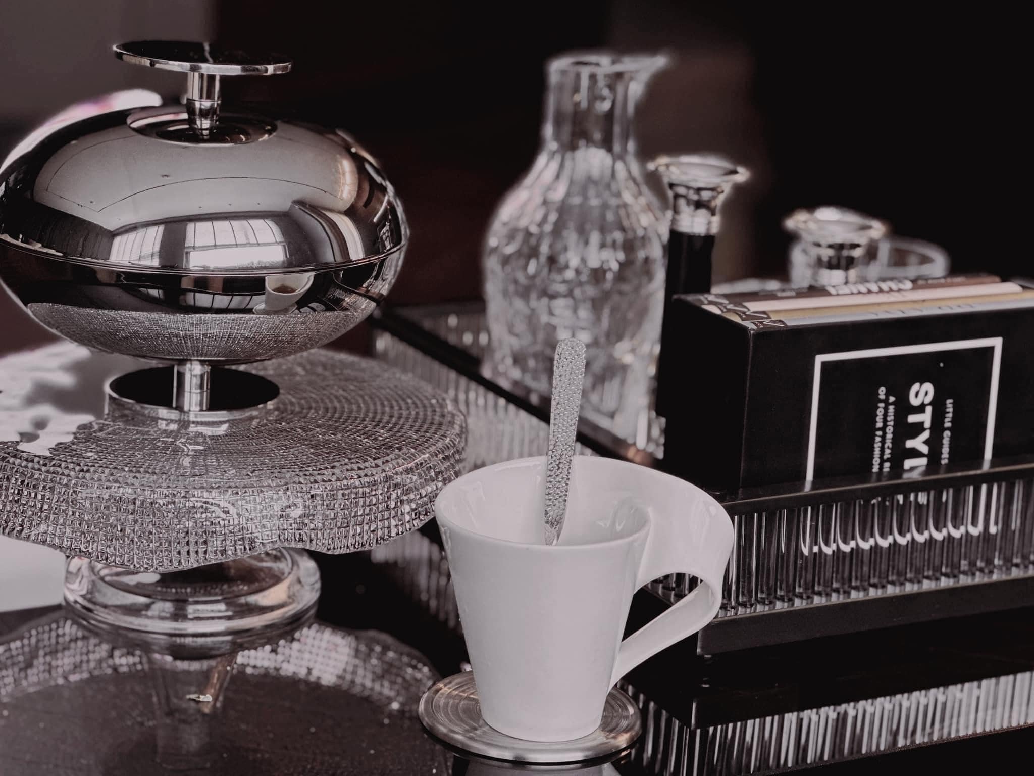 Chân bồng Ivv Diamante Scalloped CakeStand Hàng chính hãng