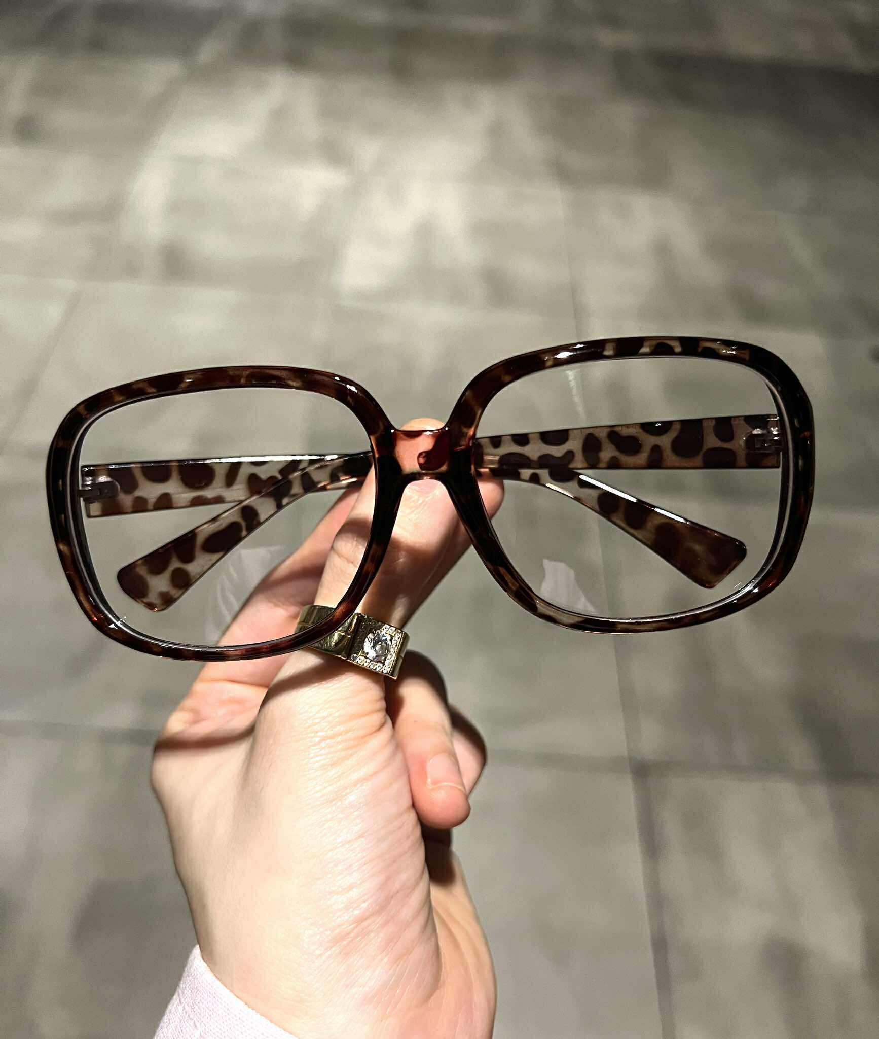 Kính mắt đi đường dáng vuông oversize bản to gọng nhựa (Màu da báo)