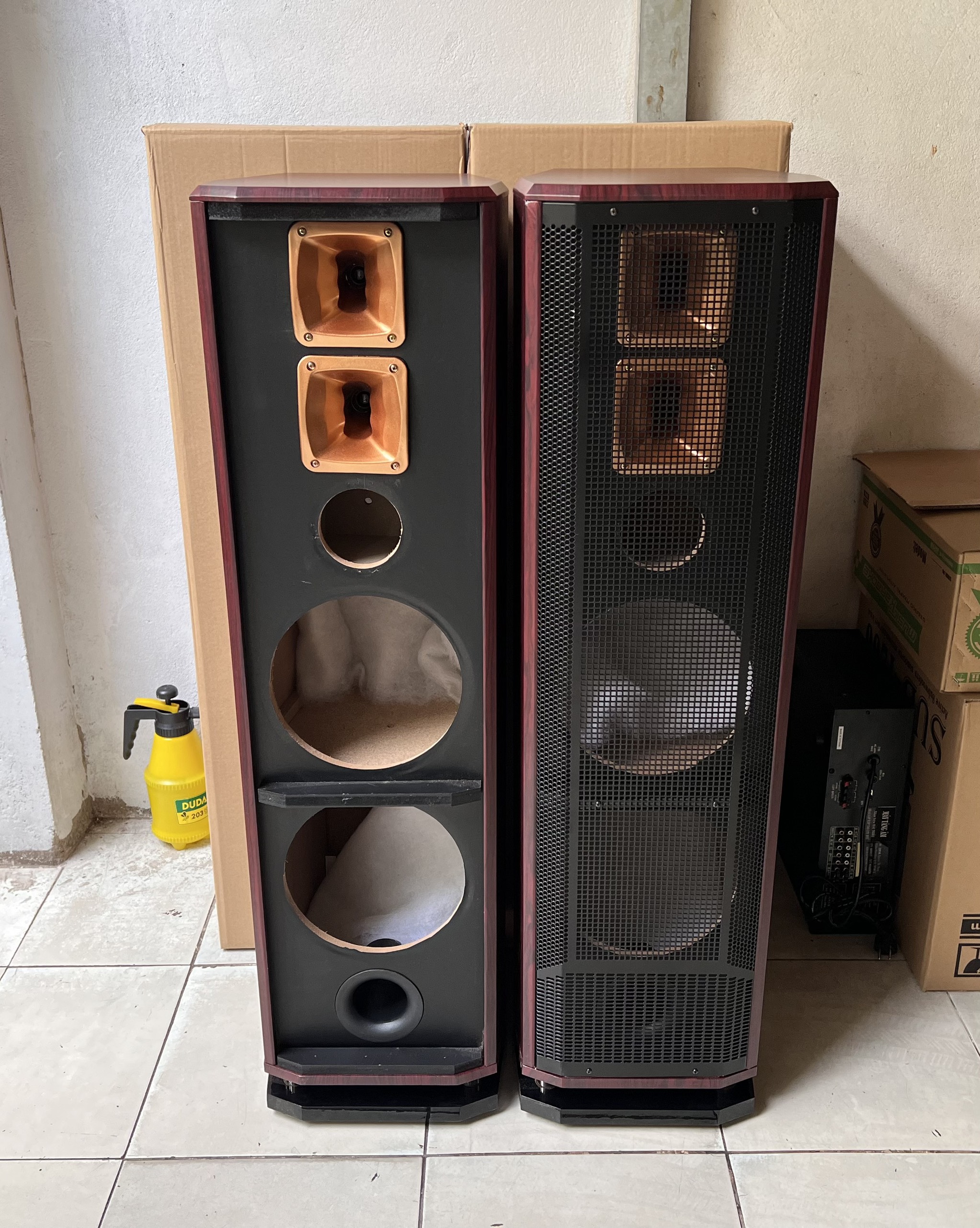 Vỏ thùng loa đứng 25 sử dụng 2 bass 25 và 2 chép, 1 mid Hải Triều 1 cặp