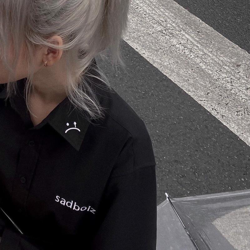 Áo sơmi tay lỡ unisex màu Đen logo thêu