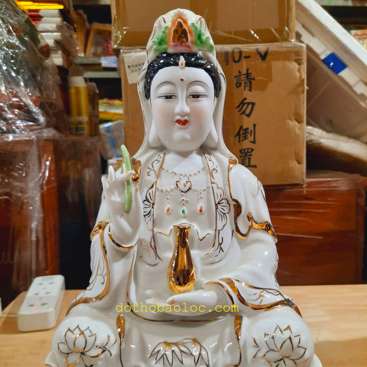 Tượng Quan Âm gốm sứ trắng cao cấp ngồi trên đài sen 2 cỡ cao : 30cm và 34cm