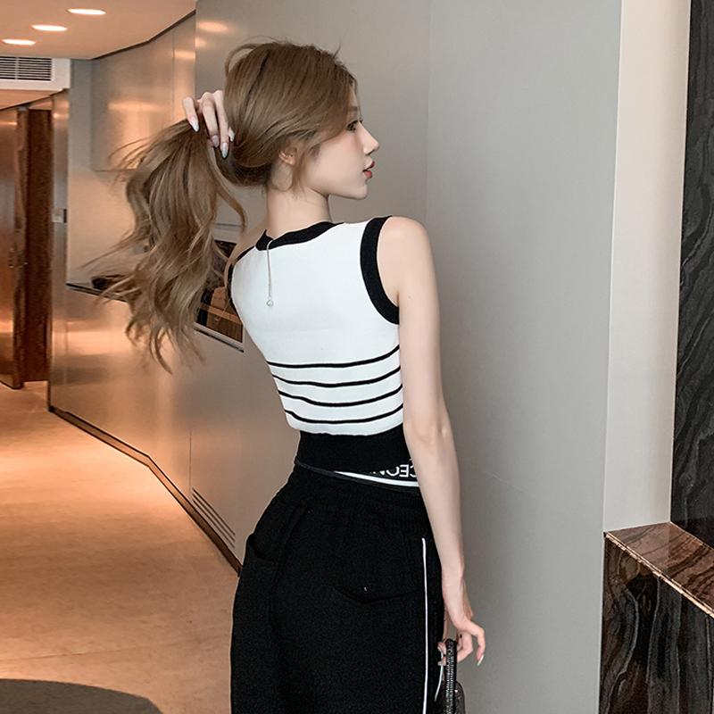 Áo len Montoghi dệt kim 3 LỖ LOGO HOA GIỮA X phối sọc và viền xinh xắn
