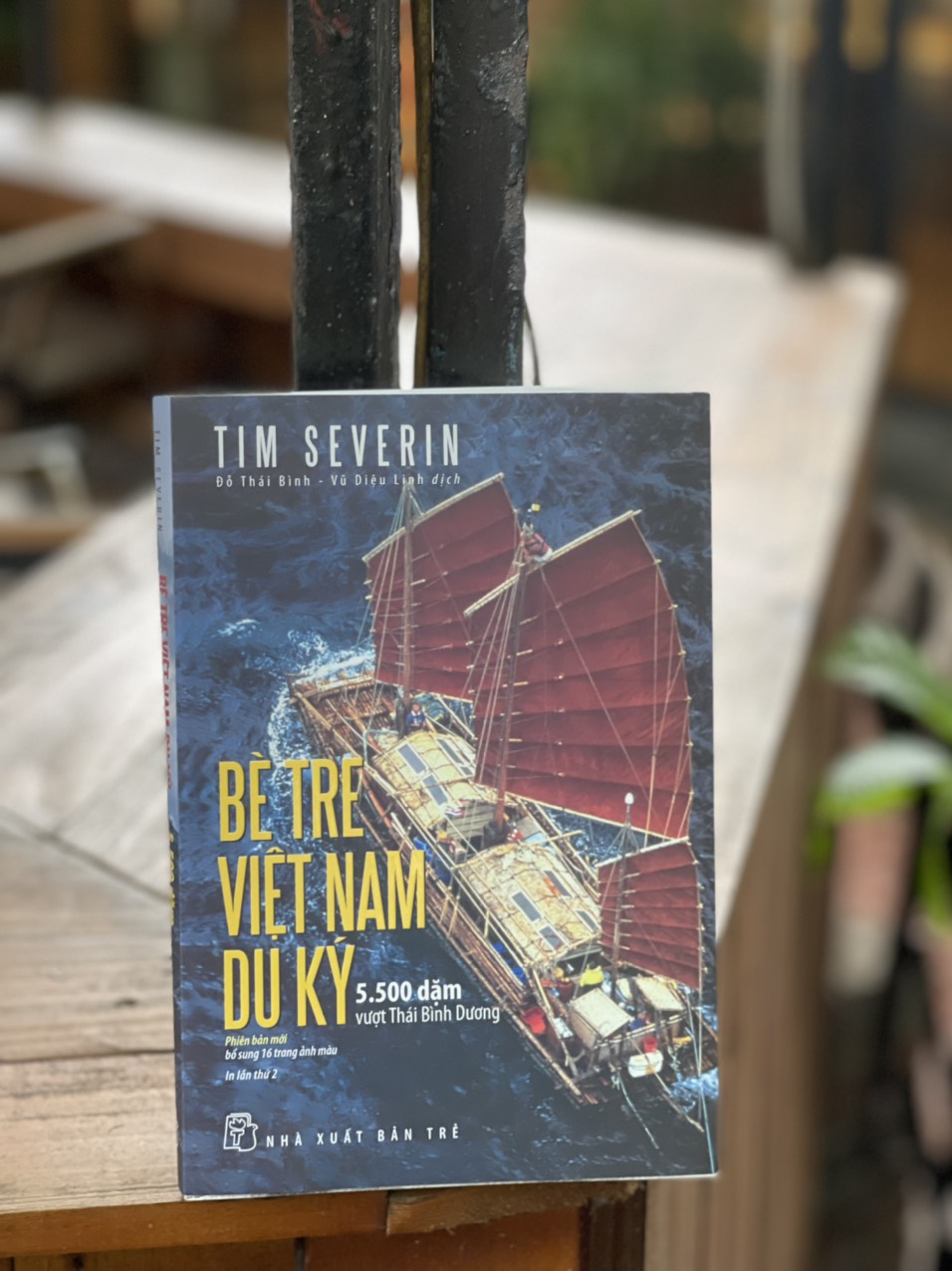 (In lần thứ 2- bổ sung 16 trang ảnh màu) BÈ TRE VIỆT NAM DU KÝ -  5500 DẶM VƯỢT THÁI BÌNH DƯƠNG - Tim Severin – Đỗ Thái Bình và Vũ Diệu Linh dịch -NXB Trẻ