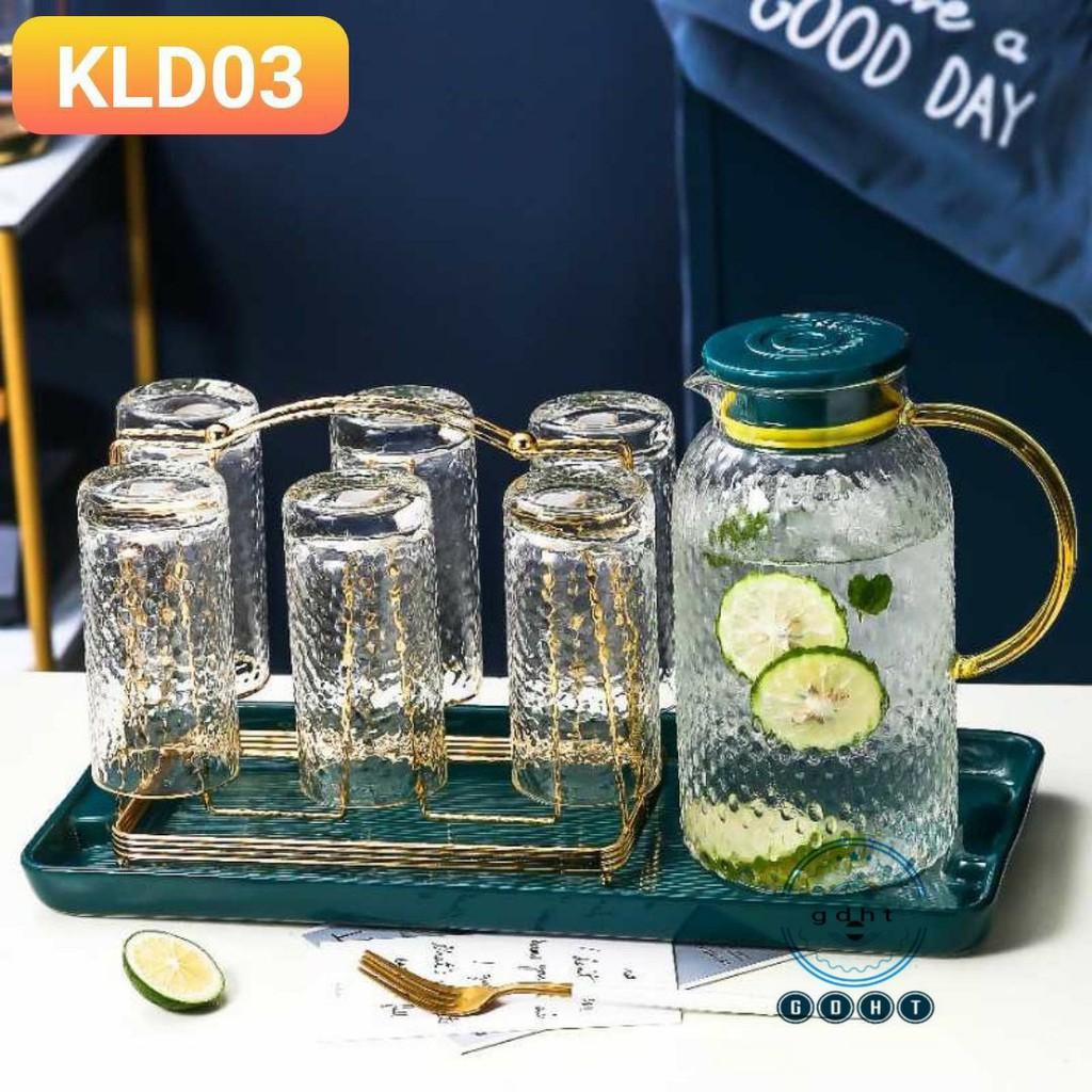 Đủ các mẫu bình cốc thủy tinh kèm khay sứ + giá treo cốc màu xanh cổ vịt viền vàng