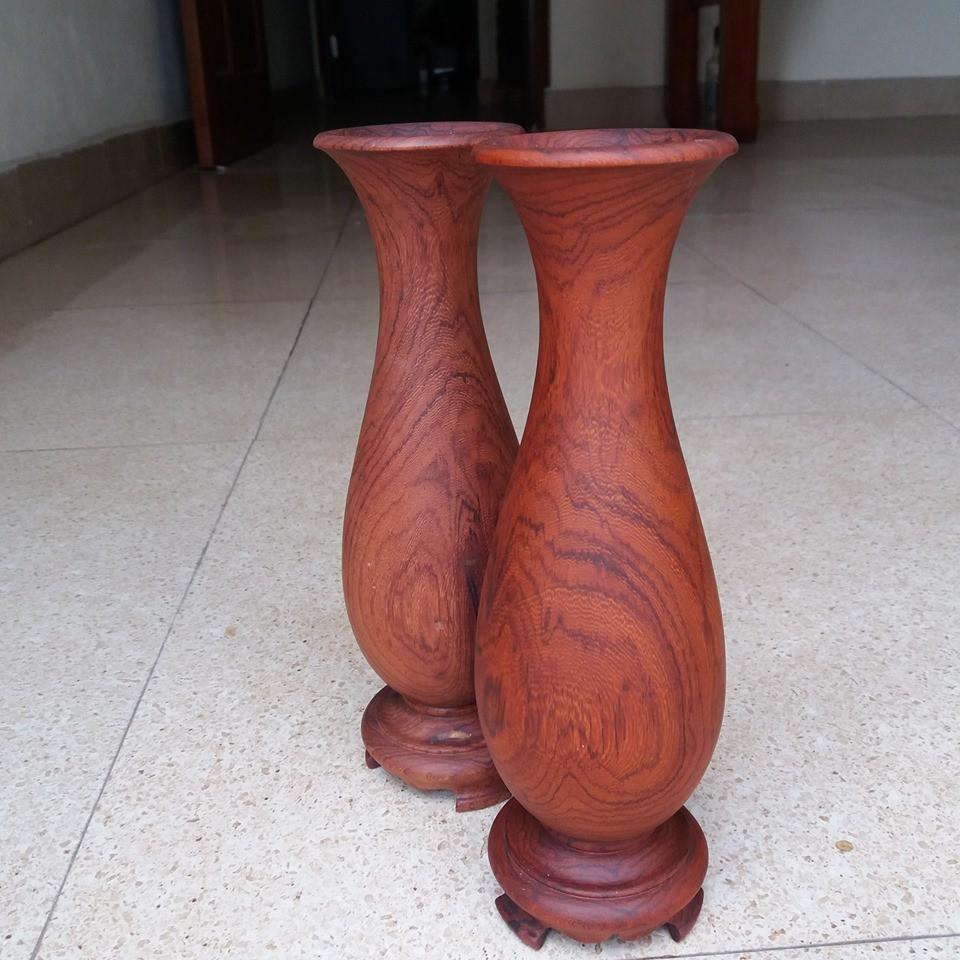 Bình lọ- một đôi gỗ cẩm nguyên khối kích thước cao 24cmx9cm