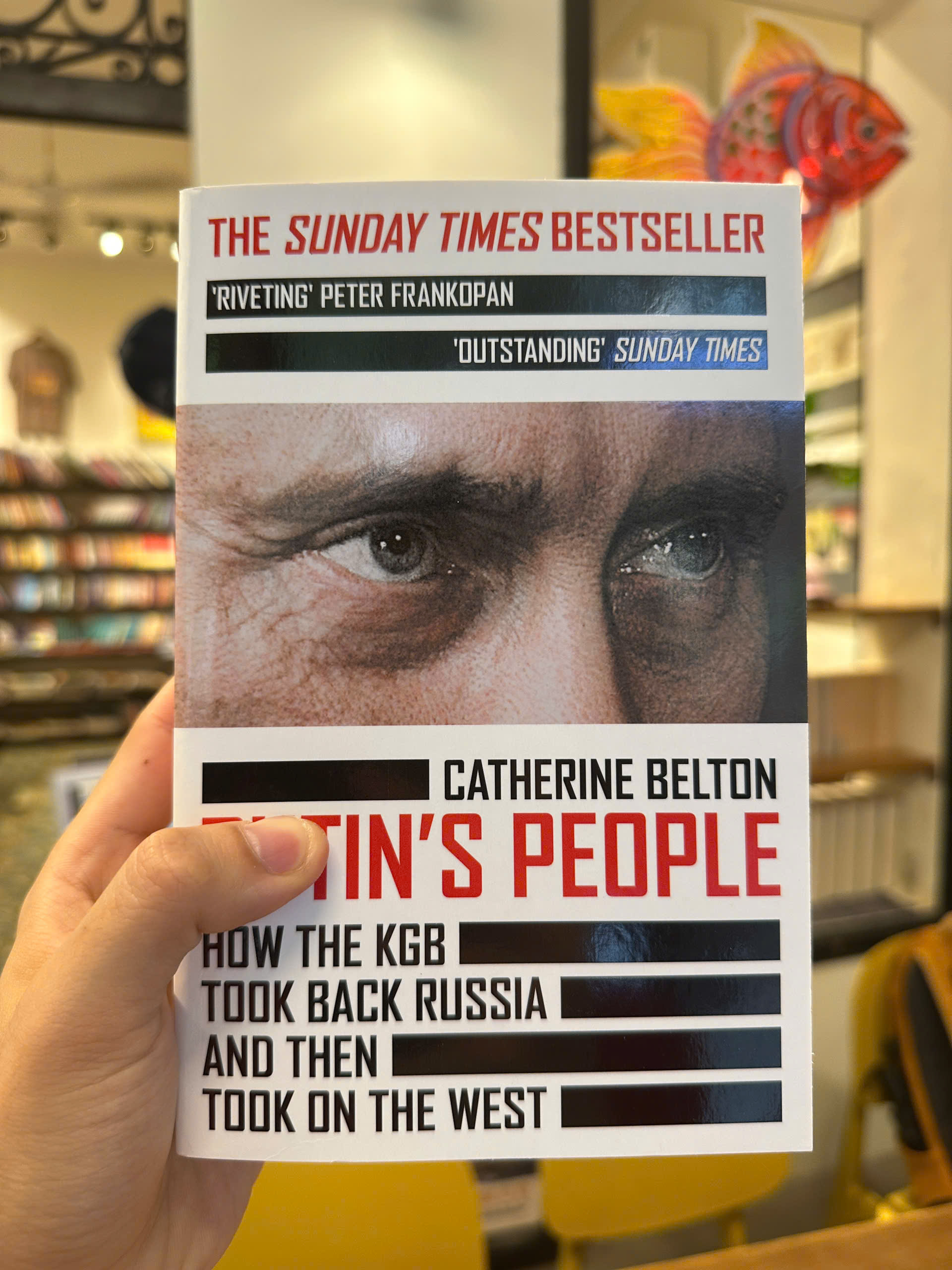 Sách - Putin’s People: How the KGB Took Back Russia &amp; then Took on the West | History / Politics