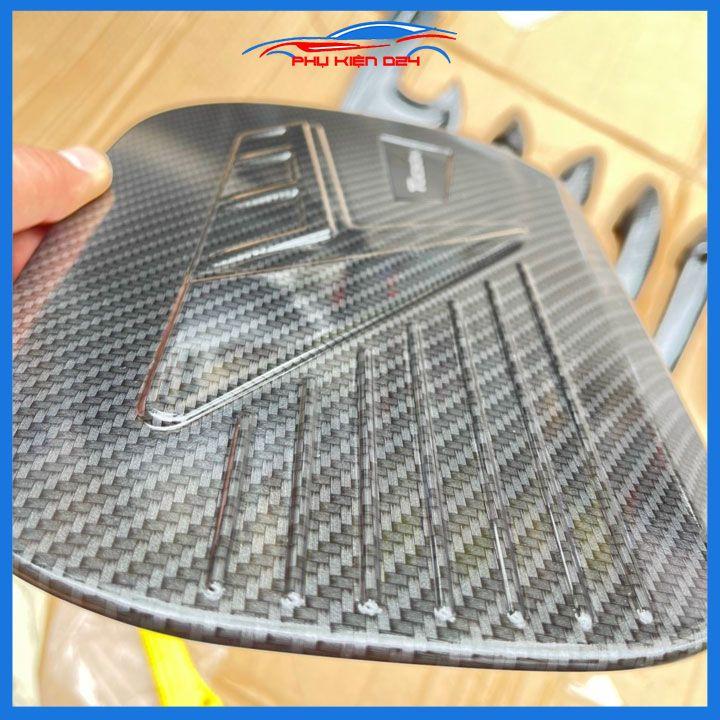 Ốp nắp xăng Tucson 2022-2023 vân cacbon, mạ crom bảo vệ chống trầy trang trí ô tô