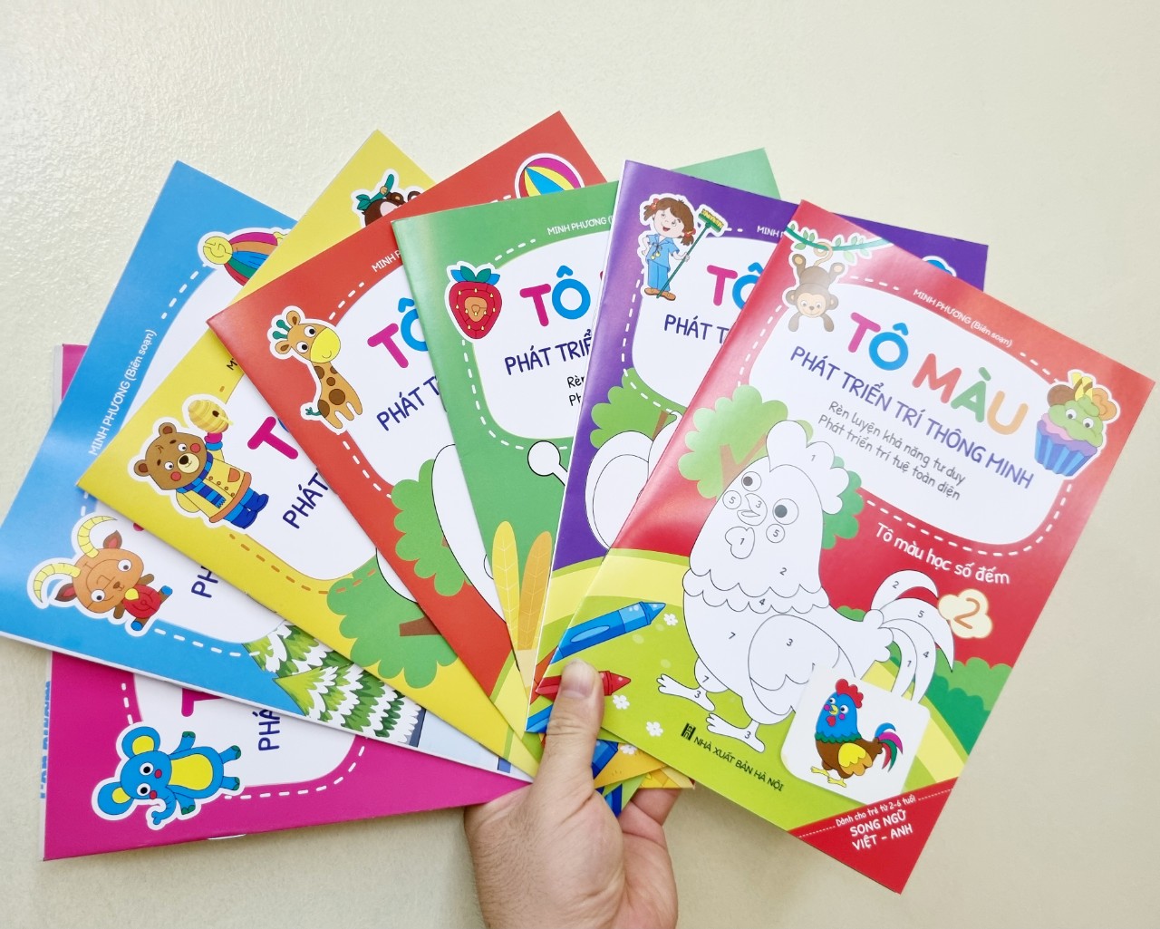 Tô màu phát triển trí thông minh - Tô màu song ngữ Anh - Việt (Túi 8 cuốn, dành cho trẻ 2 - 6 tuổi)