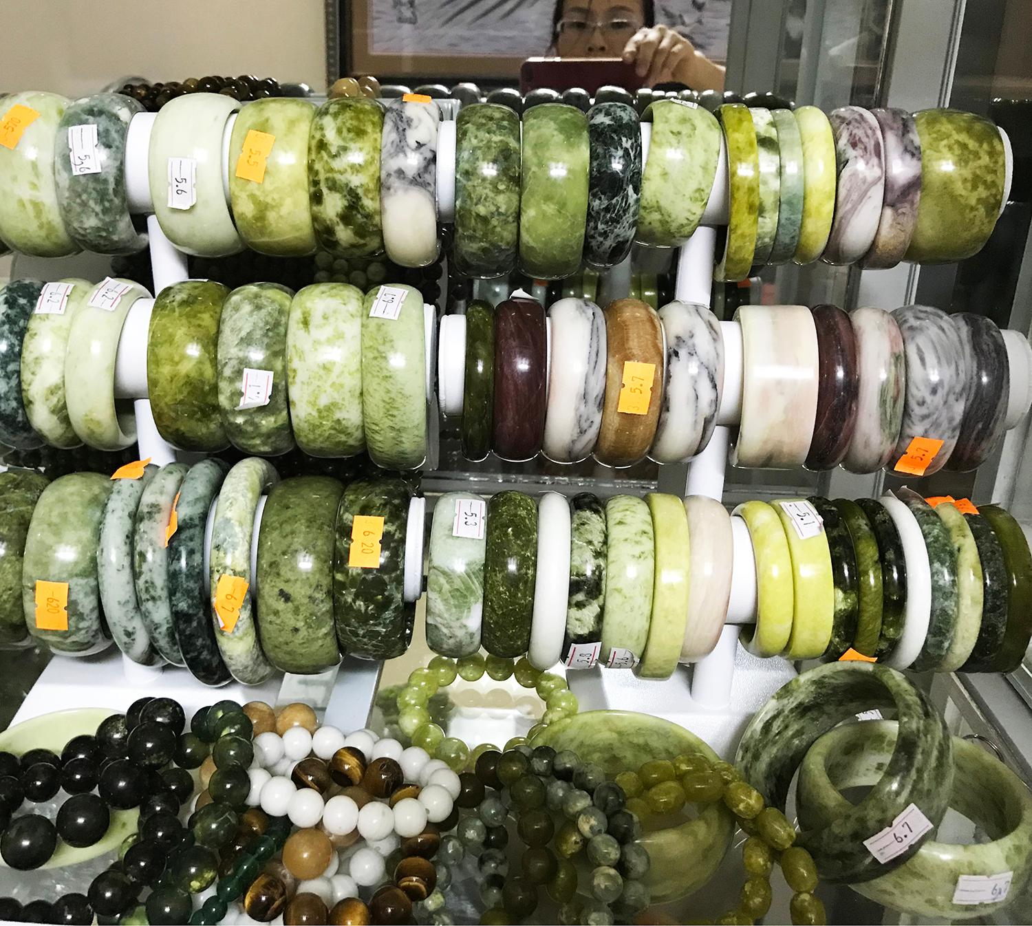 Vòng tay cẩm thạch bản 3cm màu xanh đen size 6.7cm cho người mệnh Hỏa và Mộc.VONGCAO6.7cm