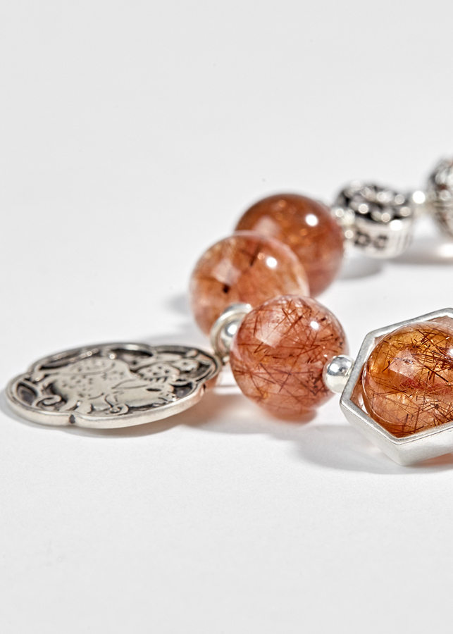 Vòng Thạch Anh Tóc Đỏ Phối Charm Heo Bạc Ngọc Quý Gemstones