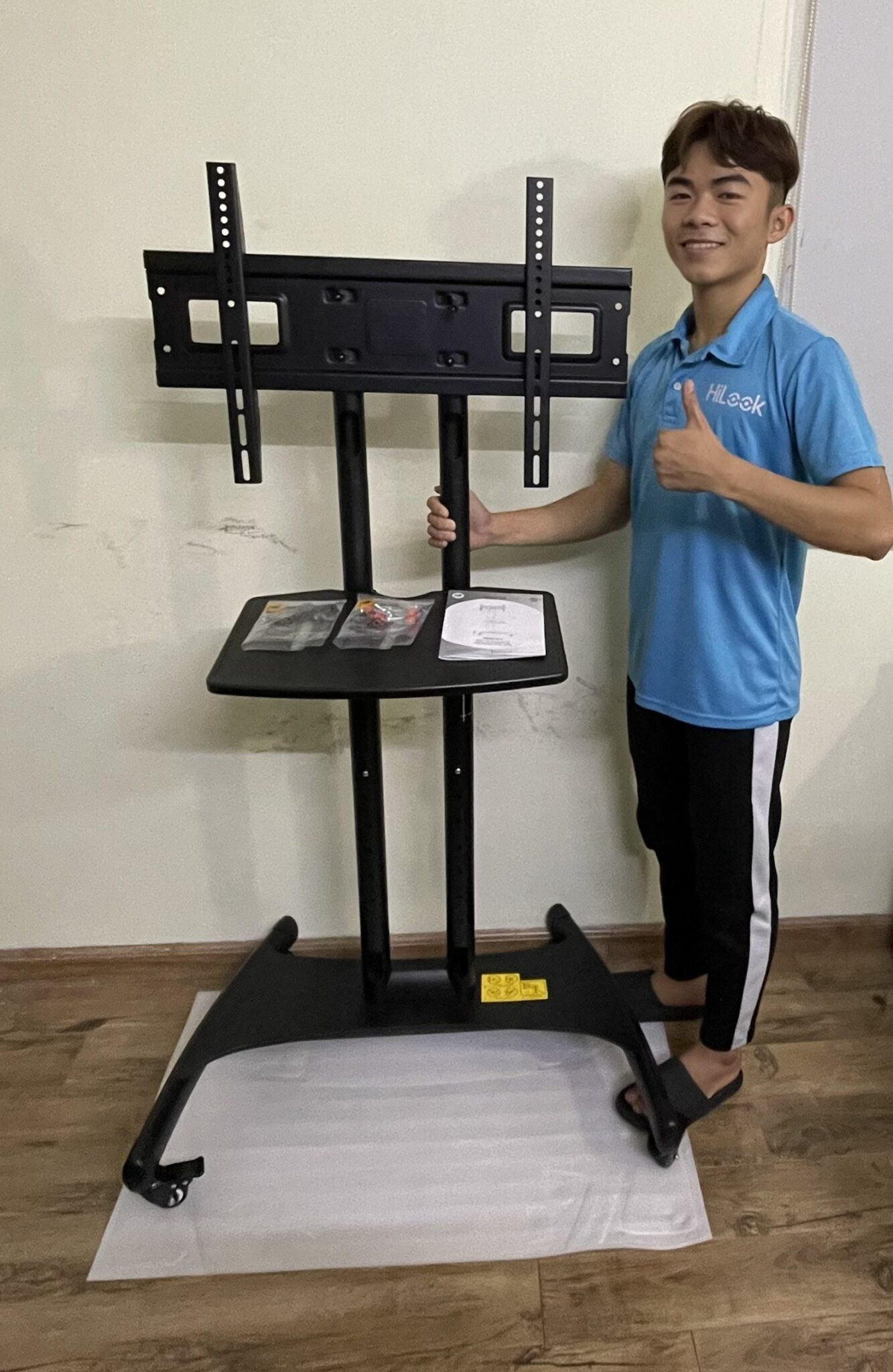 Giá Treo Tivi Di Động AVA1500 dùng cho tivi 32-75inch. Hàng Chính Hãng