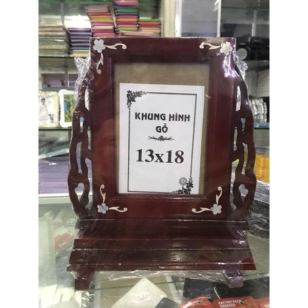Khung hình thờ có chân
