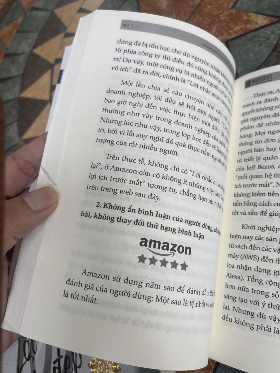 QUẢN LÝ TRẢI NGHIỆM NGƯỜI DÙNG – Mấu chốt trong sự tăng trưởng bùng nổ của Amazon – Trương Tư Hồng – Hà Dung dịch – Bizbooks – NXB Hồng Đức (Bìa mềm)