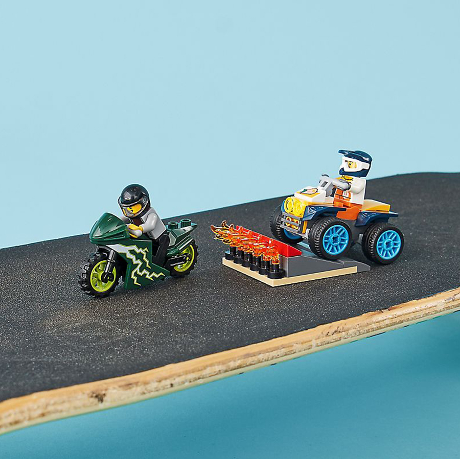 Đồ Chơi Lắp Ráp Lego City Biểu Diễn Nhào Lộn 60255