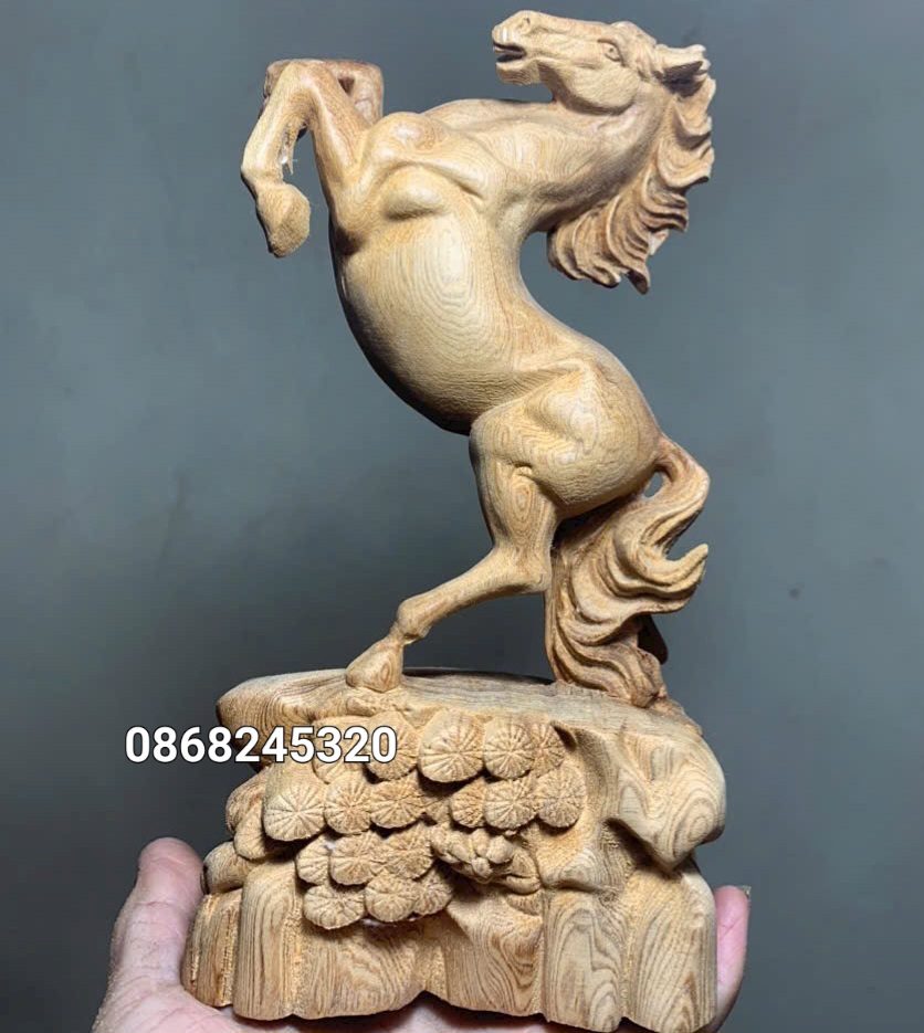 Tượng con ngựa phong thủy bằng gỗ ngọc am thơm nức kt cao 20cm