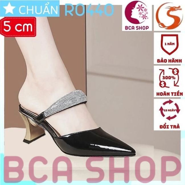 Giày cao gót nữ bít mũi cao 5 phân RO440 ROSATA tại BCASHOP quai ngang gắn hạt kim cương nhỏ và gót kiểu guốc sành điệu - màu đen