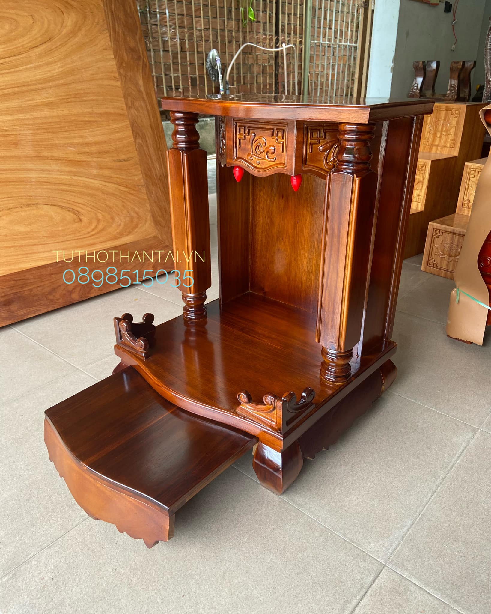 Bàn thờ thần tài gỗ Tràm cột vuông 48CM X 68CM