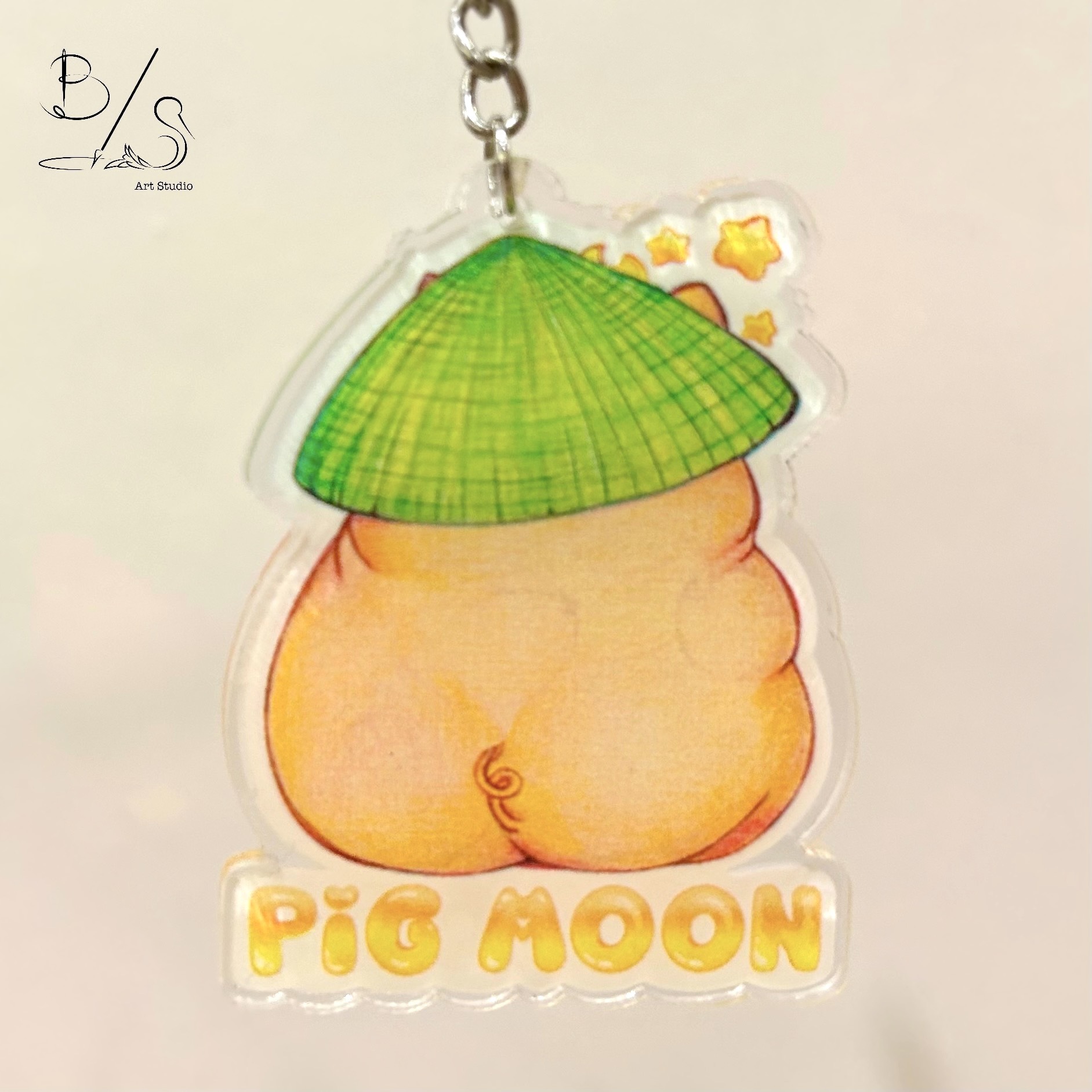 Móc khoá &quot;Pig Moon - Chase Your Dream - Hãy Theo Đuổi Giấc Mơ của Bạn&quot;. Mica trong in 2 mặt - Pig Moon Bookstore - Quà tặng lưu niệm - Biểu tượng Việt Nam