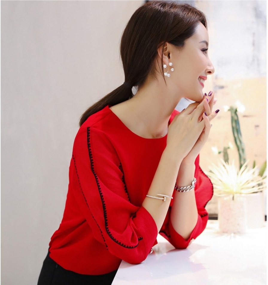 Áo Kiểu Cổ Tròn Phối Ren Viền Tay QEENNY BY6319A