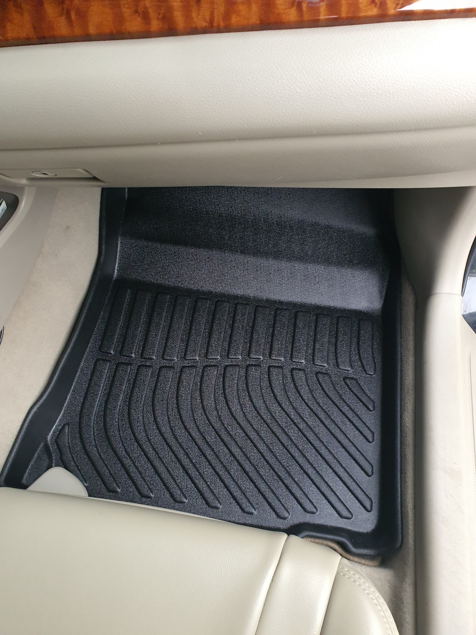 Thảm lót sàn xe ô tô Toyota Camry 2012- 2017  chất liệu TPE thương hiệu Macsim màu đen