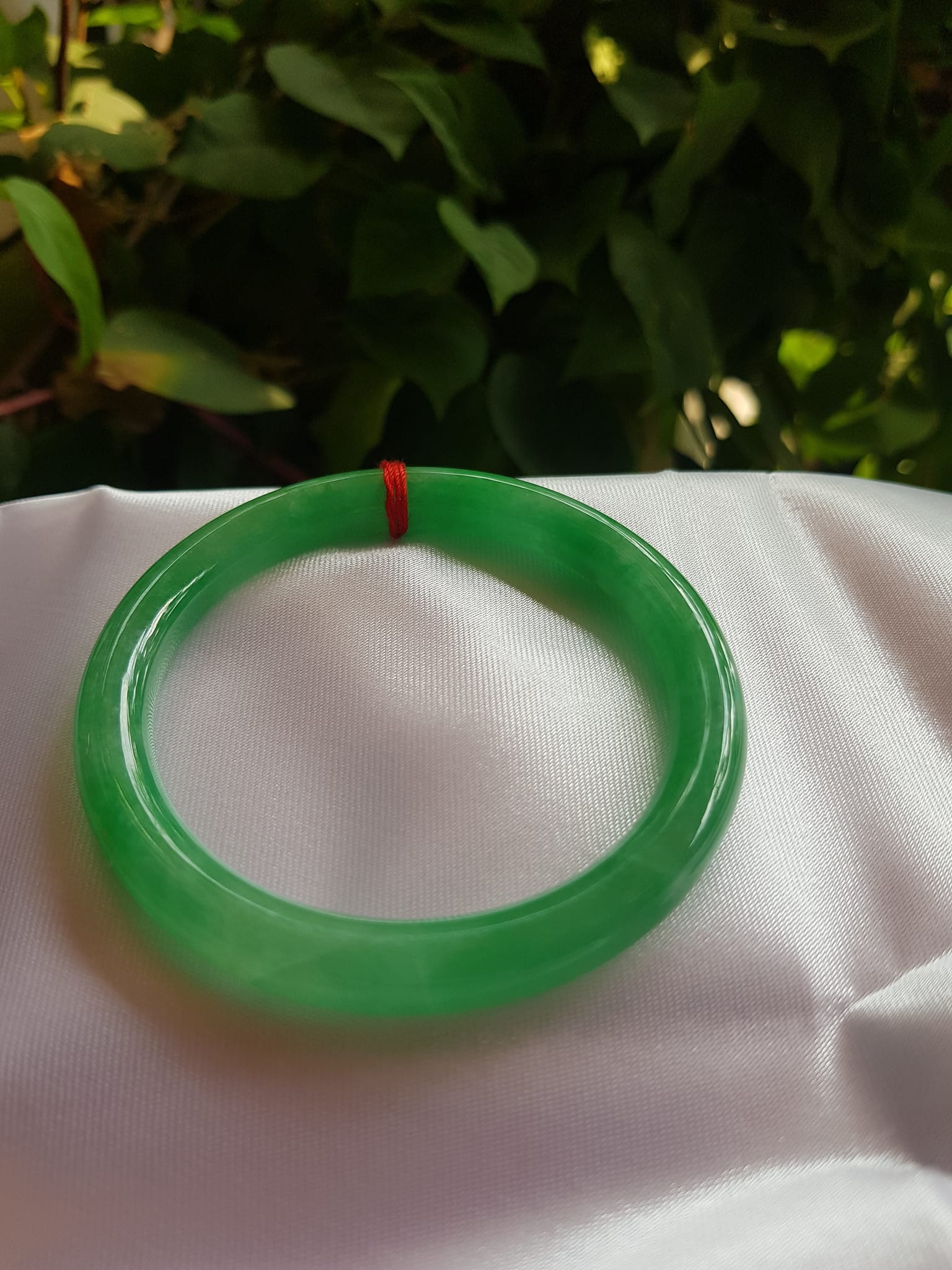Vòng cẩm thạch Lý Nở 53  Size vòng 53mm x Dầy 7,2mm màu Xanh lá Tươi bóng đều đẹp quá  Nữ mệnh Mộc Hỏa 52kg - 60kg đeo đẹp ạ