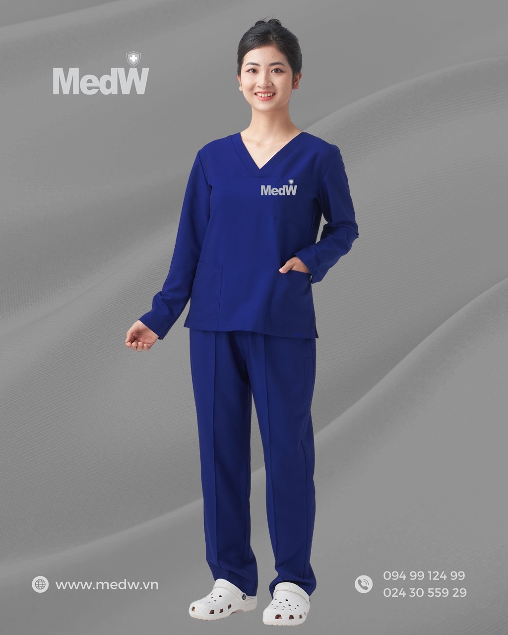 MedW Athena Scrubs Y Tế Blue Navy (Dài Tay Nữ) Xanh Navy Bộ Trang Phục Bác Sĩ, Điều Dưỡng, Đồng Phục Y Tế Thẩm Mỹ, Nha Khoa, Da Liễu Vật Liệu Cotton Nhật Không Bám Dính, Xếp Ly Không Nhăn, Dáng Suông Vận Động Tự Do. MedW Thêu Tên Logo Thương Hiệu Riêng