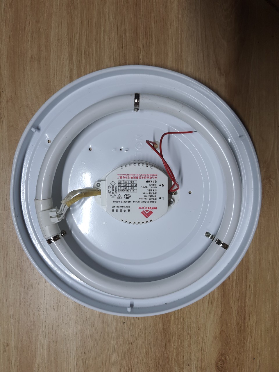 Đèn ốp trần trang trí bóng huỳnh quang 32w phi 350mm