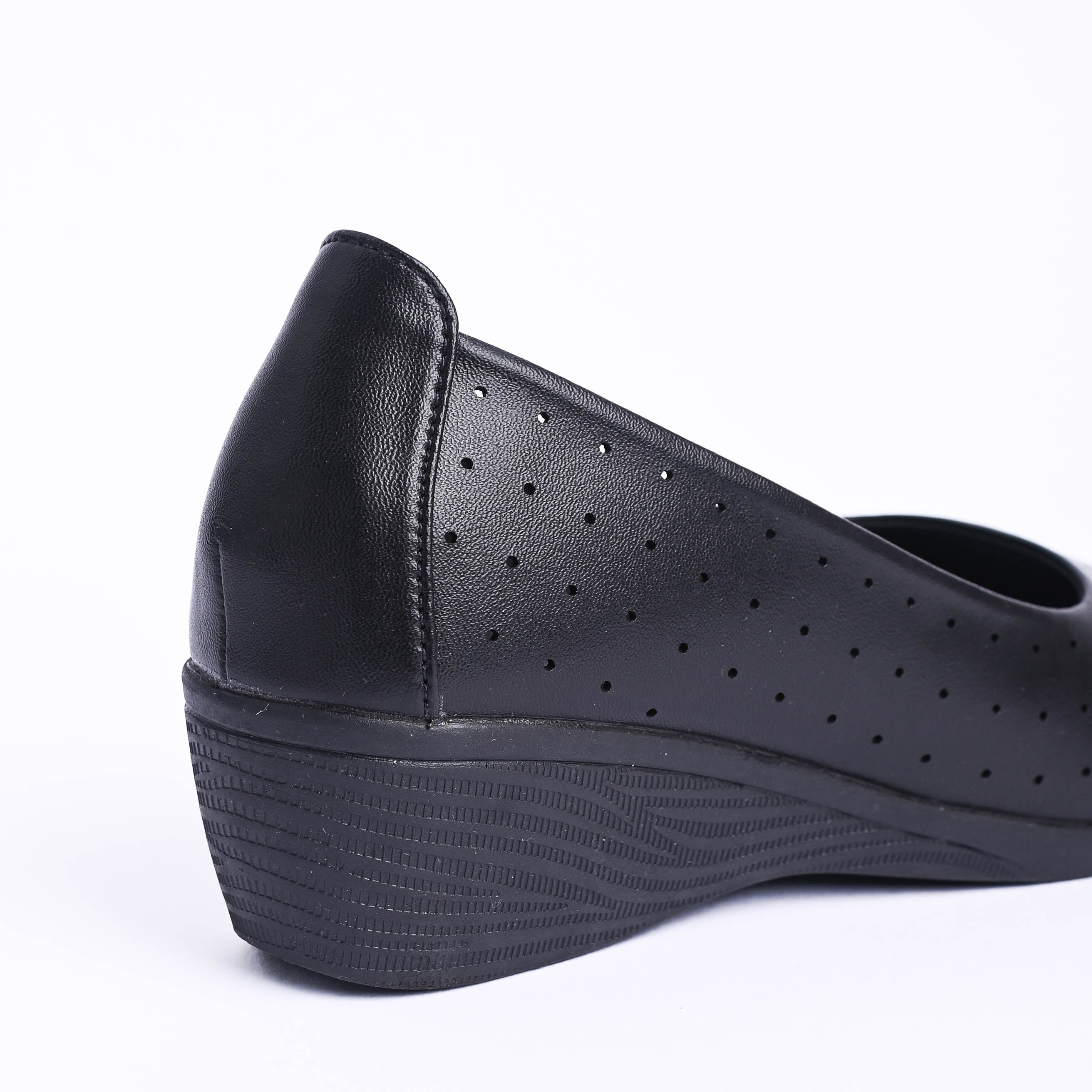 Giày bít Bitis nữ (35-39)